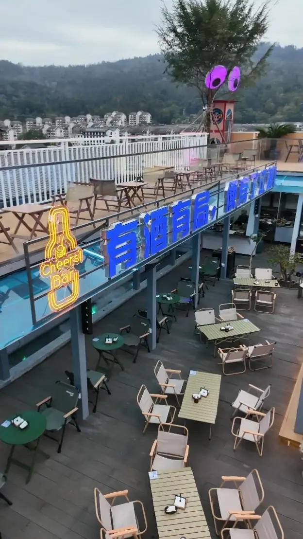 Open-air terrace with chairs beside the Wase Muyun sign in Wulingyuan
